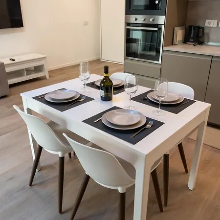Modern Luxury Nest Within Walking Distance Of *