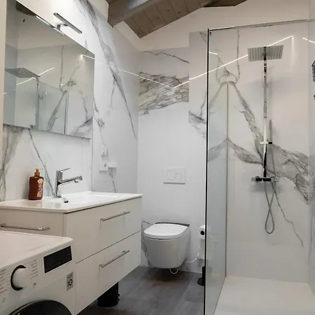 Modern Luxury Nest Within Walking Distance Of