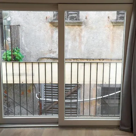 Modern Luxury Nest Within Walking Distance Of Тремеццо