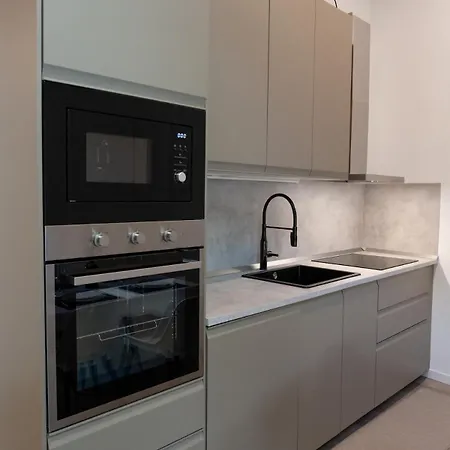 Modern Luxury Nest Within Walking Distance Of Διαμέρισμα