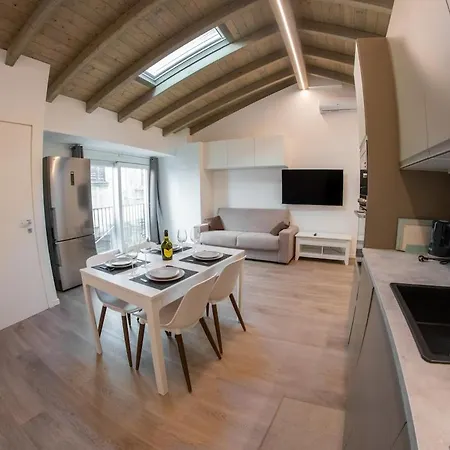 Modern Luxury Nest Within Walking Distance Of Tremezzo