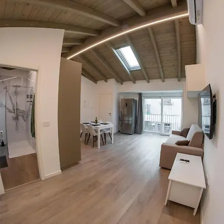 Modern Luxury Nest Within Walking Distance Of * Тремеццо