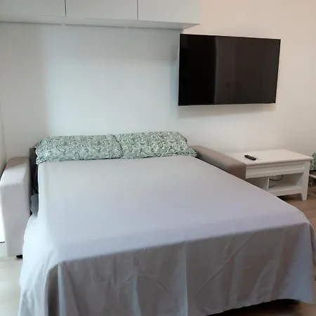 Modern Luxury Nest Within Walking Distance Of Апартаменты Тремеццо